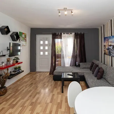 Novoselic Апартаменты Драмаль